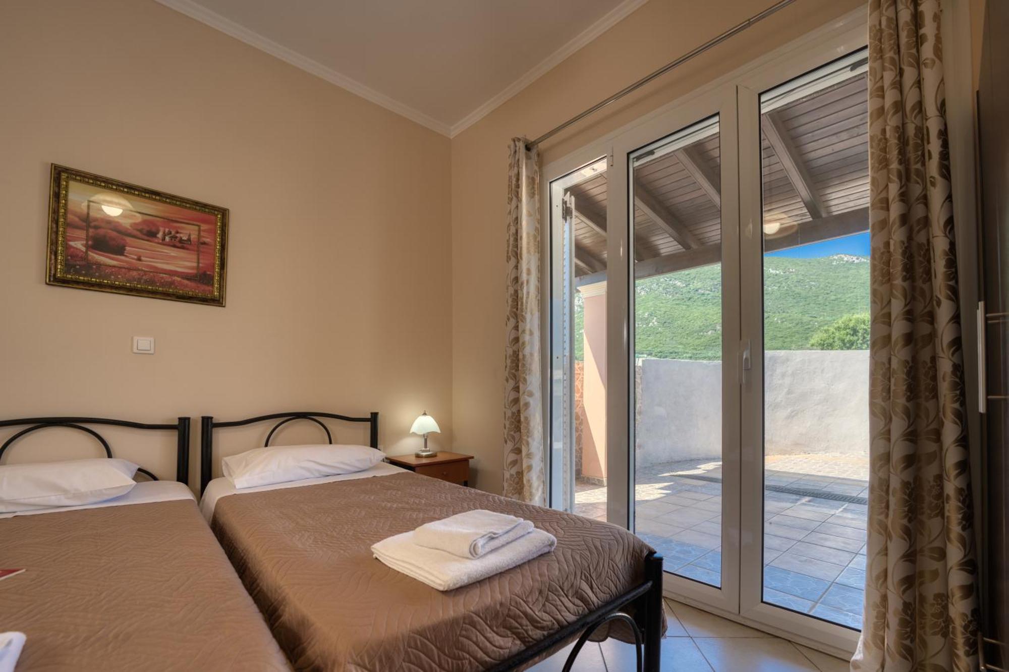 Villa Angela Agios Matthaios  Экстерьер фото